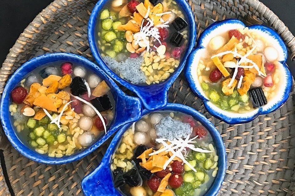 Vietnamese Che dessert with beans, coconut milk, and jelly