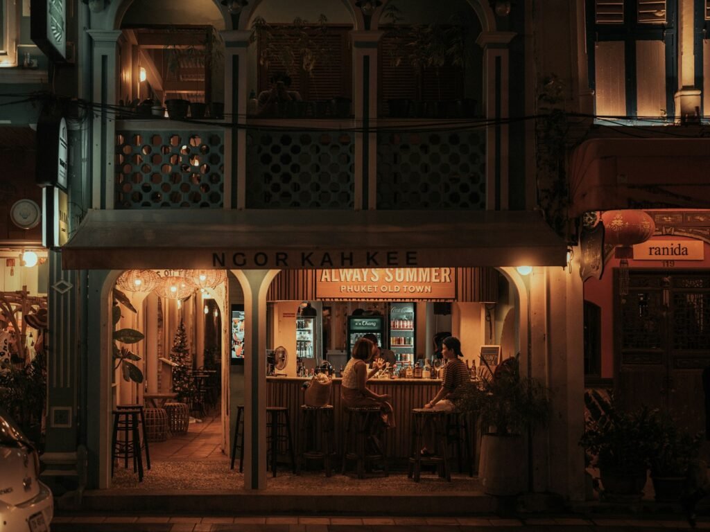 Evening in Phuket — restaurants and relaxed island atmosphere